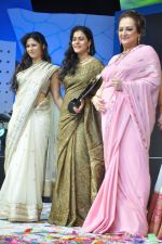 Saira Banu, Kajol, Tanisha Mukherjee at 143rd Dadasaheb Phalke Academy Awards 2012 on 3rd May 2012 (95).JPG